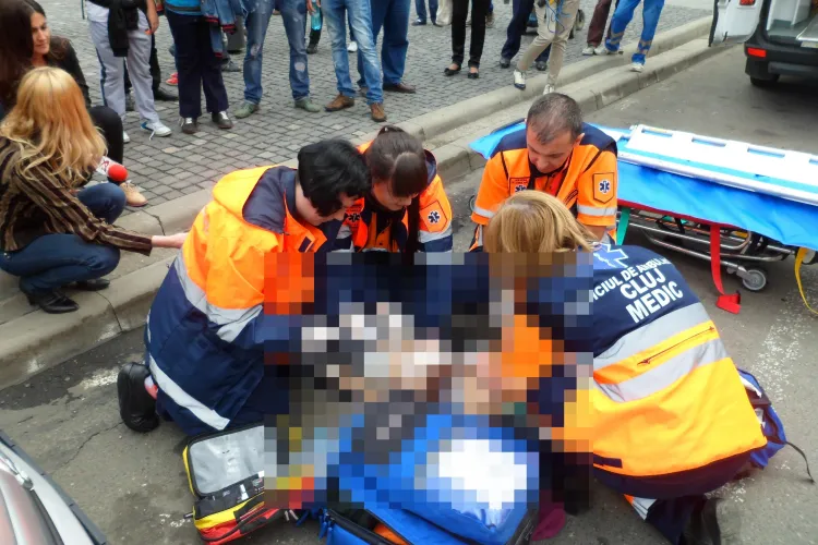 Accident în Piața Unirii! A lovit o femeie pe trecerea de pietoni