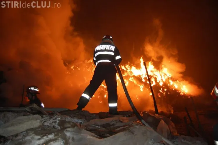 Incendiul de la Nireș, județul Cluj, a fost unul violent! O casă a ars în întregime - VIDEO