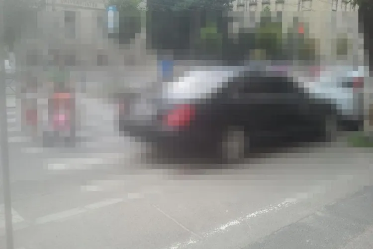 Un ”țăran” cu Mercedes nu dă doi bani pe clujeni! Cum a parcat pe Horea - FOTO