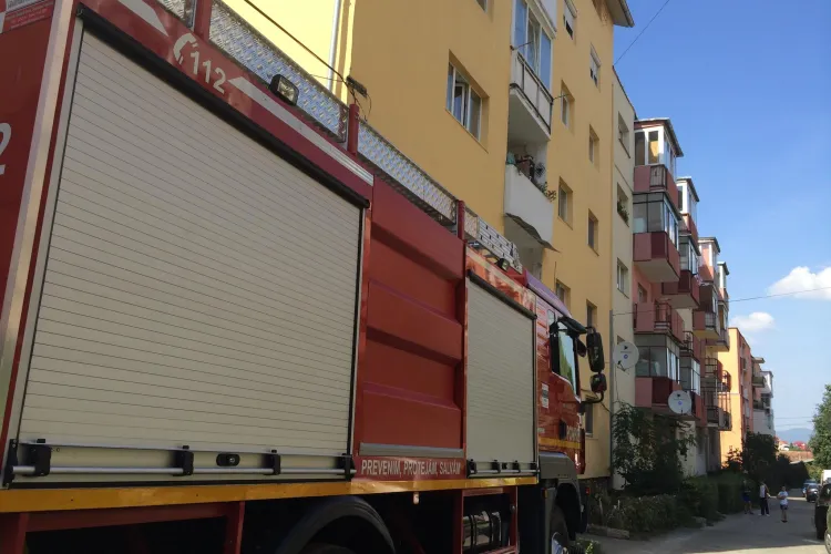 Tentativă de sinucidere la Dej. O femeie amenință că se aruncă de la etaj