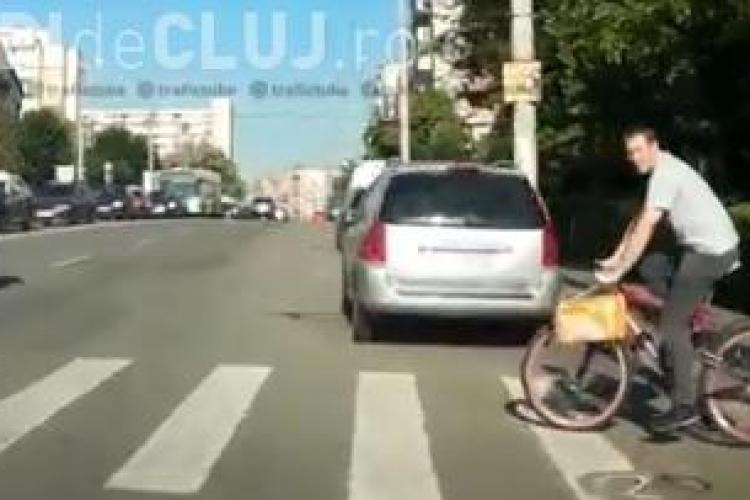 Bicicliștii din Cluj ar trebui să urmeze un curs de legislație rutieră! Imagini din trafic care îi sperie pe șoferi - VIDEO