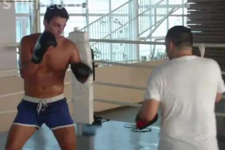 Mircea Badea a luat un picior în cap și a leșinat. S-a luat de un puști la sală