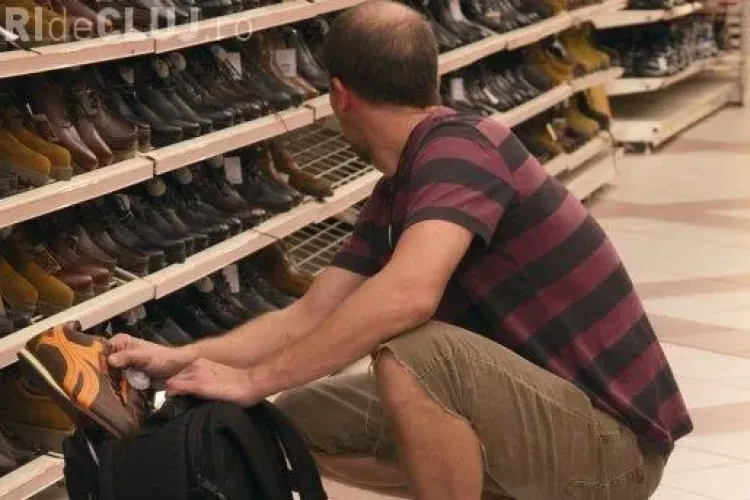 Prinși la furat într-un centru comercial din Florești