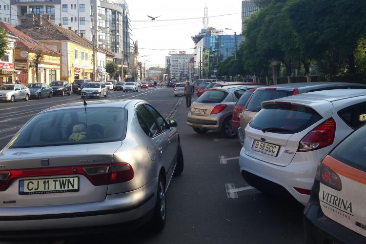 Cum poți sa parchezi ca un nesimțit la Cluj! Se întâmplă pe Barițiu - FOTO
