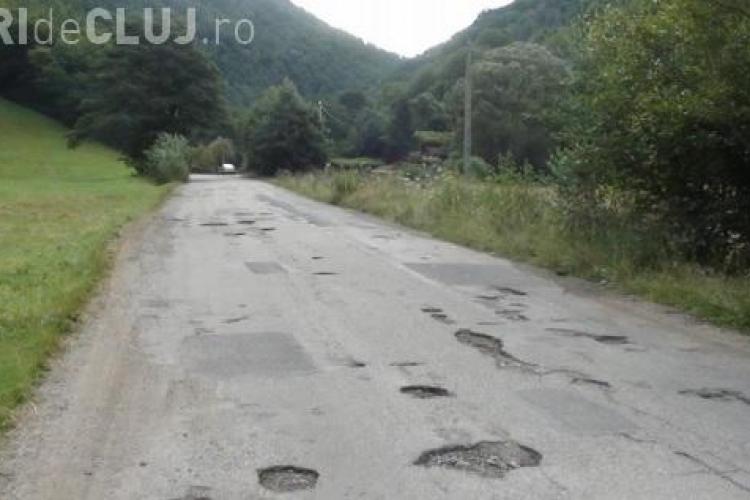 Încep lucrările de asfaltare pe drumul Băișoara - Valea Ierii - FOTO