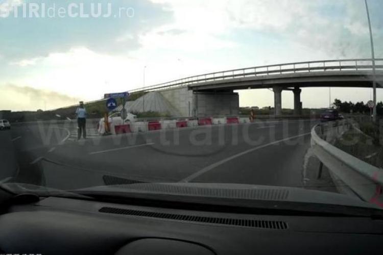 Șoferul român care i-a dat o sticlă de apă RECE unui polițist! GEST UNIC. Agentul stătea de 4 ore în arșiță - VIDEO
