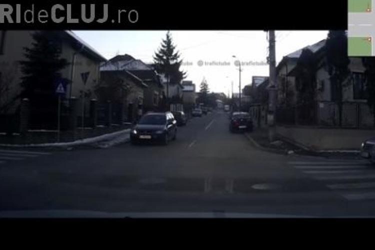 Intersecție în Gheorgheni cu ”Cedează trecerea” peste tot! Cine trece primul când ajuns patru mașini? - VIDEO