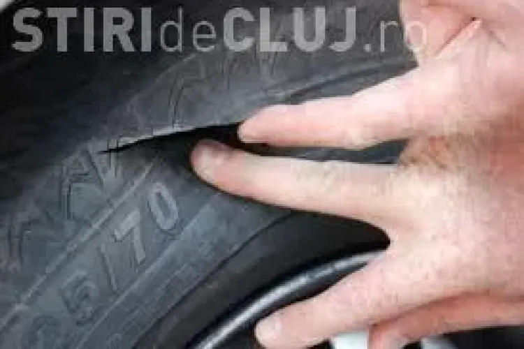 FURIE! Un bărbat a vandalizat o mașină parcată în Piața Ștefan cel Mare