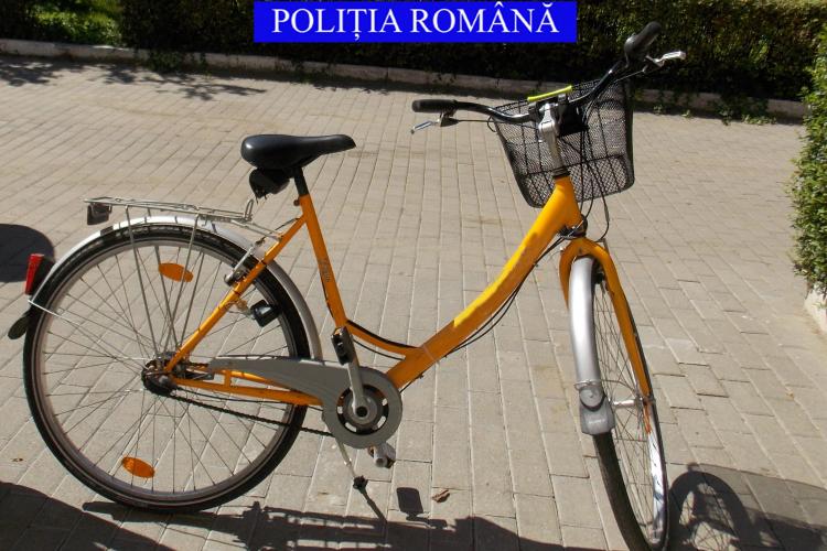Hoț de biciclete prins la Cluj, pe strada Aurel Vlaicu. Circula pe bicicleta furată - FOTO