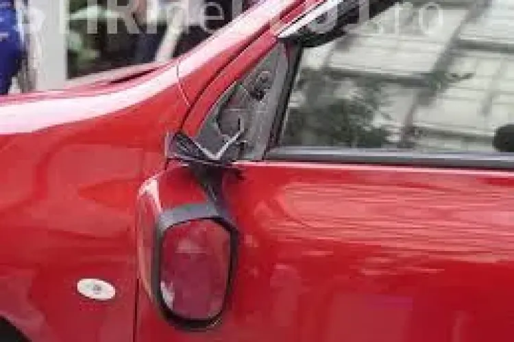 Un clujean se DISTRA spărgând oglinzile mașinilor de pe Eroilor! Cine l-a pus la respect?
