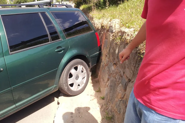 Un alt șofer a uitat să tragă frâna de mâna pe Calea Turzii! - FOTO