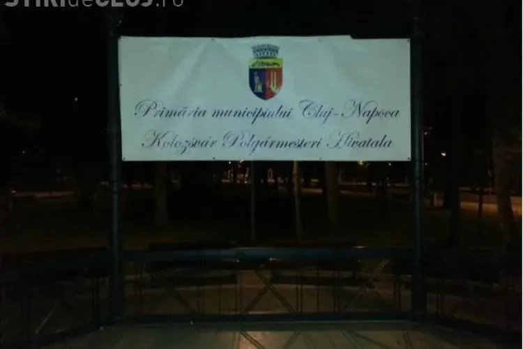 Inscripție în limba maghiară amplasată ILEGAL în Parcul Central - FOTO