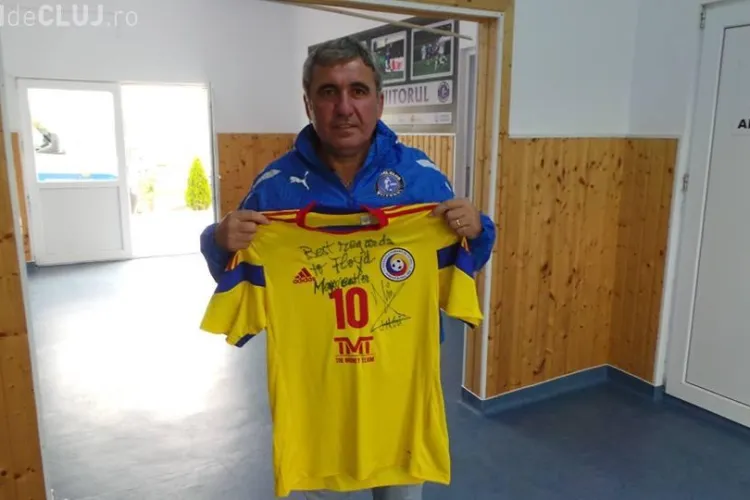 Floyd Mayweather Jr. l-a rugat pe Hagi să îi semneze un tricou - FOTO