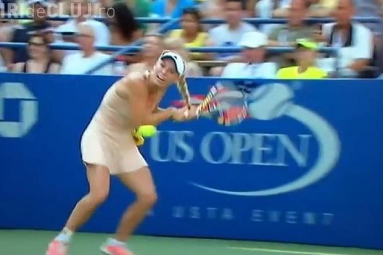Incident COMIC la US Open! Caroline Wozniacki şi-a prins părul în rachetă - VIDEO