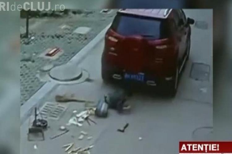 Un băiat a scăpat cu viață după ce o maşină a trecut peste el - VIDEO