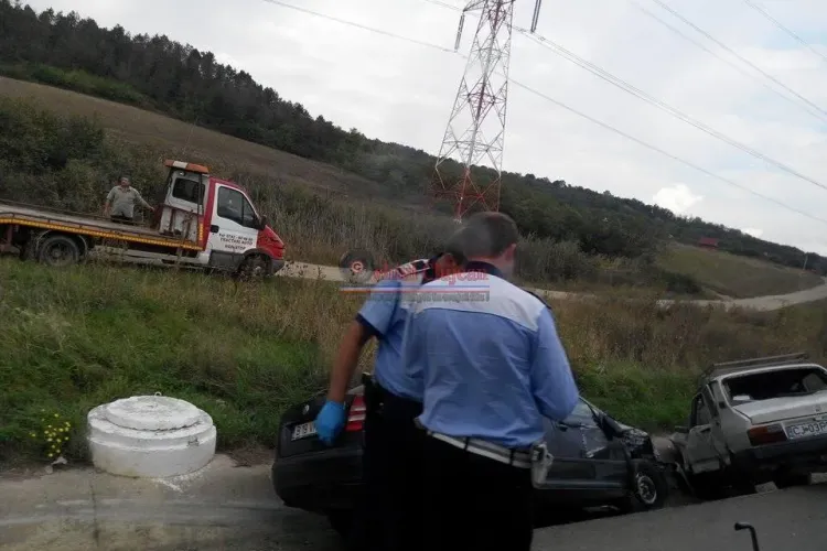 Accident lângă Emerson. Două autoturisme au ajuns în șanț din cauza unui șofer de 75 de ani - FOTO