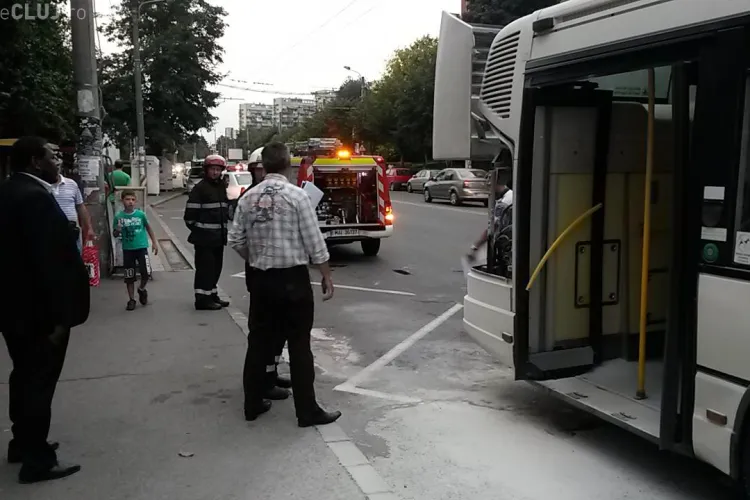 Un autobuz a luat foc în Gheorgheni. Șoferul se certa cu pasagerii - FOTO