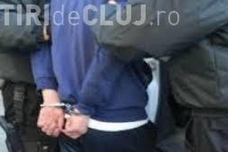 Hot de 18 ani reținut de polițiști după ce a furat din benzinării în Mărăști. A lovit și un angajat care a încercat să-l prindă