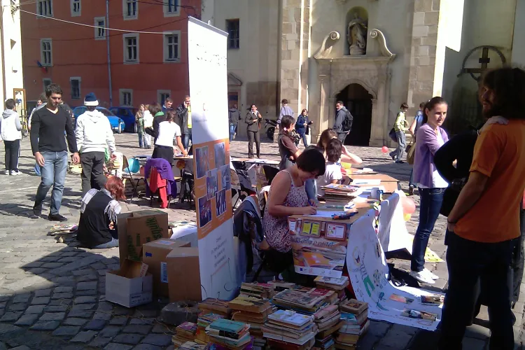 2.500 de carti, stranse in Piata Muzeului de Centrul de Voluntariat Cluj-Napoca