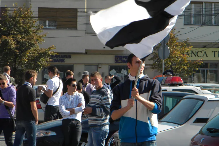 Directorul CFR Calatori Cluj: "Am oprit trenul cu suporterii de la U Cluj la Clujana, ca sa nu traga semnalul de alarma"