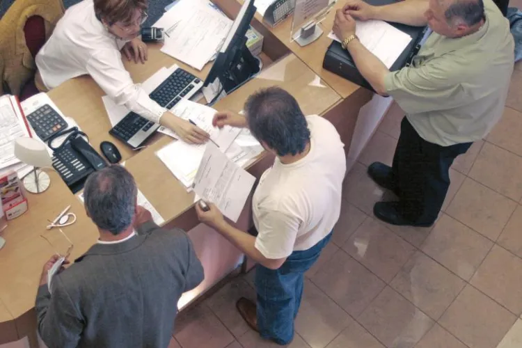 Bancile din Cluj au trimis notificari pentru semnarea Actelor Aditionale prin SMS si risca amenzi de 100.000 de lei