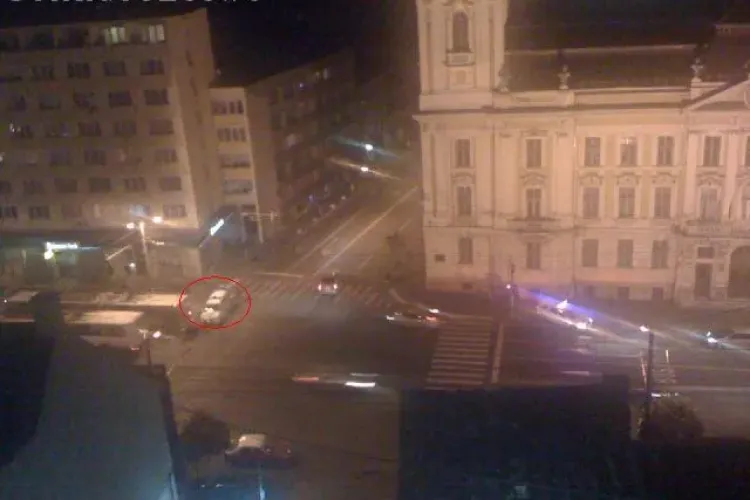 Politistul care a lovit luni seara un troleibuz in fata la Primarie a ramas fara permis pe 60 de zile