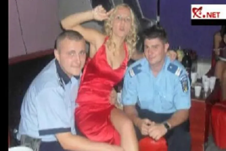 Un politist a scos pistolul la un chef si i-a amenintat in gluma pe petrecareti