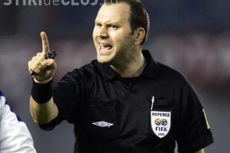 Suedezul Jonas Eriksson arbitreaza meciul AS Roma-CFR Cluj