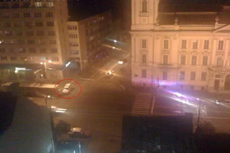 O masina de politie a lovit un troleibuz langa Primaria Cluj Napoca - FOTO