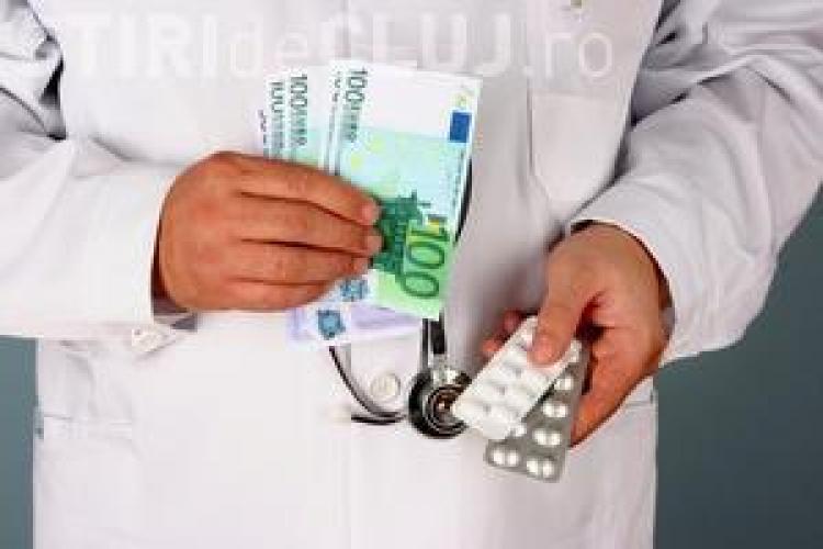 300 de milioane de euro dau romanii spaga la medici intr-un an 