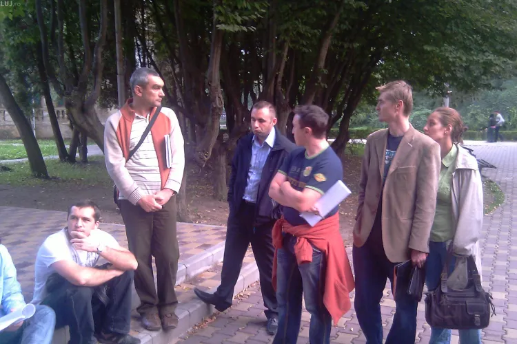 Clujenii cu credite la OTP dau banca in judecata si cer, in prima faza, suspendarea ratelor. Apoi vor reducerea dobanzilor!