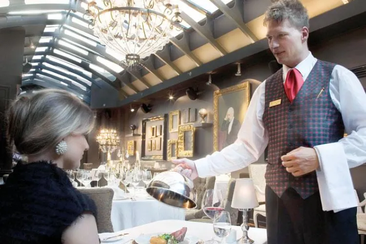 Alimente expirate, gasite la hotelurile de 4-5 stele din Cluj-Napoca