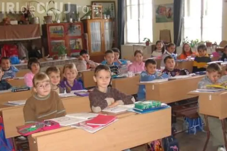 Senatorii iau deciziile din scoli din mainile profesorilor! Parintii vor  face parte din CA, potrivit unui articol din noua Lege a Educatiei adoptat azi