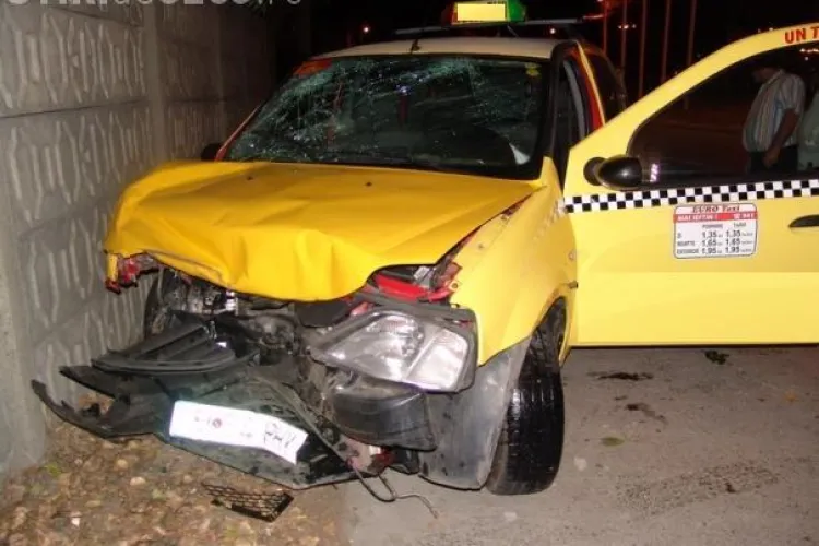 Vestul salbatic in Bontida! Un tanar a batut un taximetrist, i-a luat masina si a intrat intr-un grup de persoane care venea de la discoteca