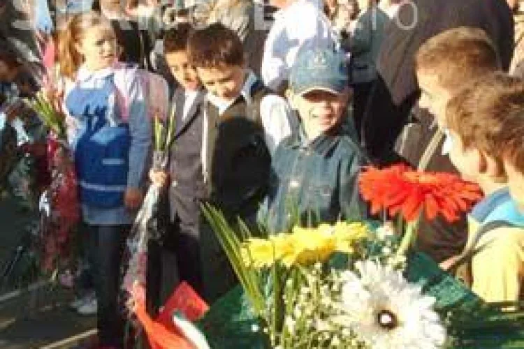 Profesorii din Cluj protesteaza, luni, la inceperea anului scolar. Cadrele didactice vor avea fluturasul de salariu in piept