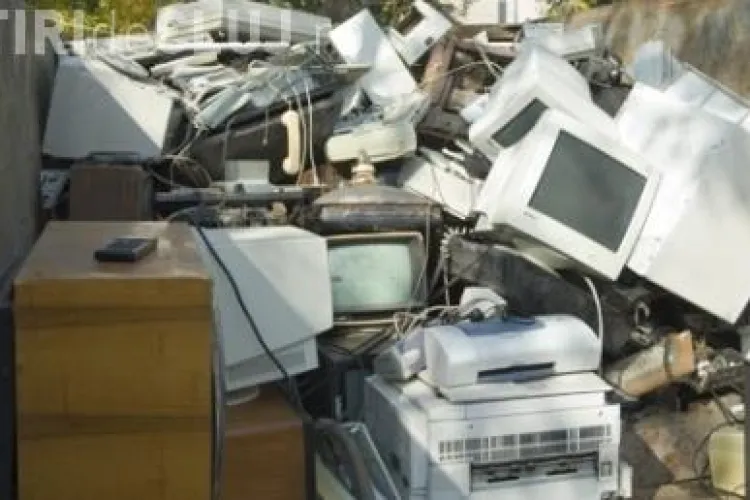 Clujenii isi pot preda deseurile electrice si electronice la cortul Umbrela Verde din Piata Mihai Viteazu