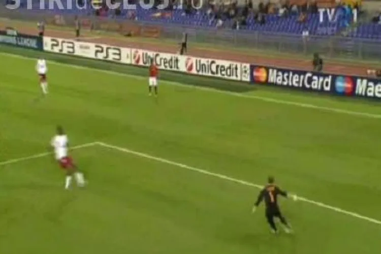 Lobont a comis o eroare si Emil Dica a fost la un pas sa inscrie. Clujeanul a sutat pe langa poarta - VIDEO