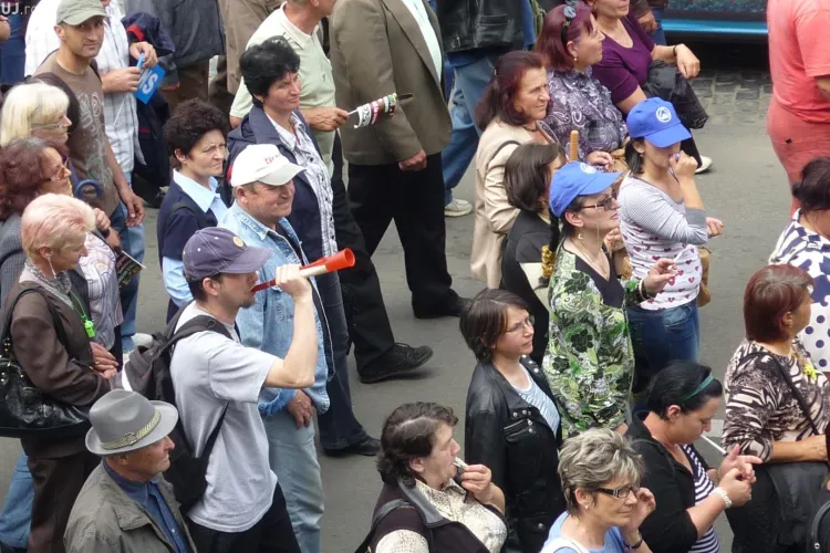 50.000 de sindicalisti din administratie ameninta ca intrerup lucrul timp de o luna