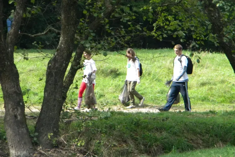 Let's do it Romania a atras 10.000 de voluntari la Cluj - Galerie FOTO