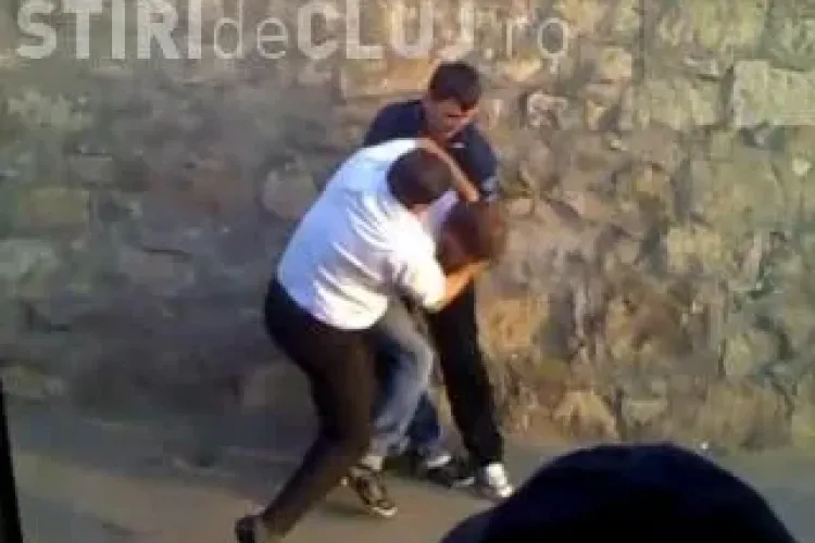 Primaria Cluj cere Consiliului Judetean sa retraga licenta de transport pentru firma al carei sofer a batut un calator in statie