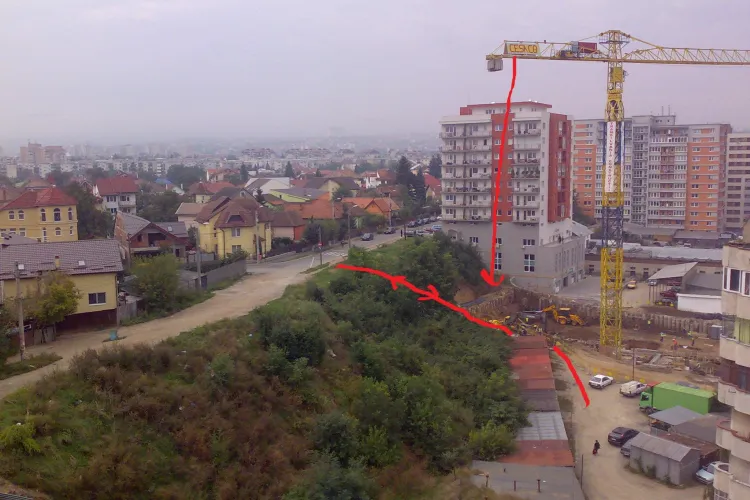 O macara care lucreaza pe Calea Dorobantilor ii pune in pericol pe clujeni - FOTO