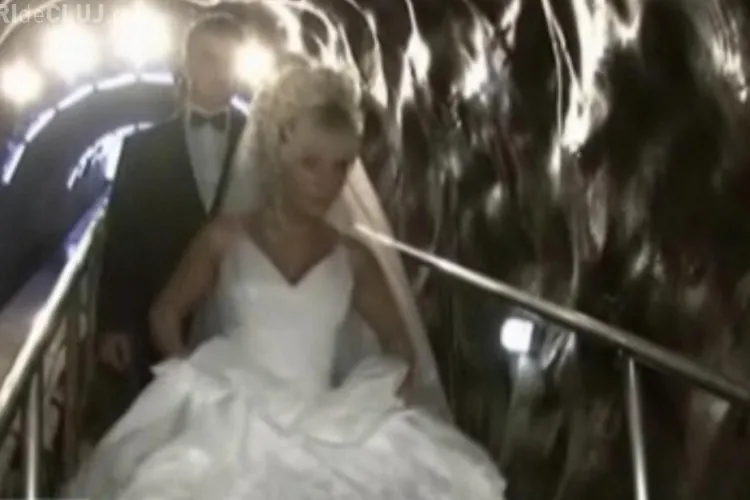 Nunta in Salina Turda! Doi tineri si-au unit destinele la 100 de metri adancime - FOTO