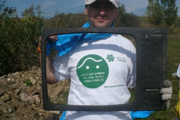 Televizoare, componente de autoturisme si pampersi au gasit voluntarii Let's do it Romania, la Cluj - FOTO