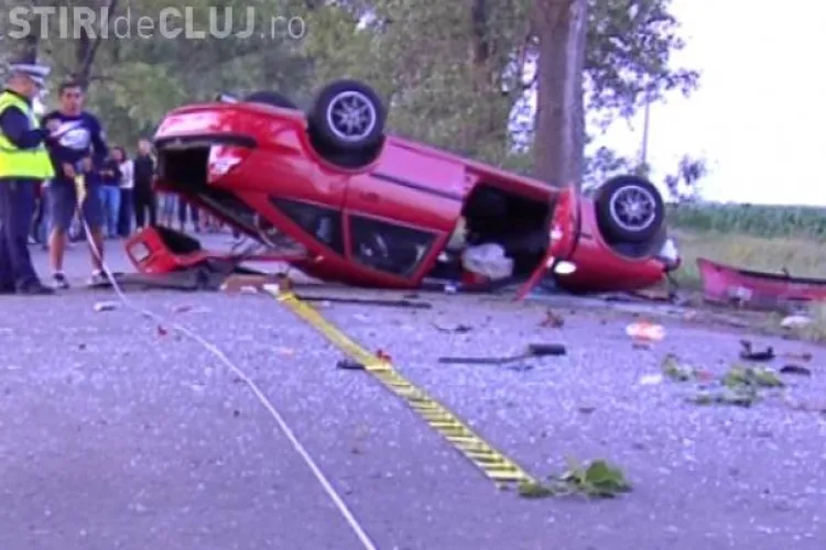 O masina de politie din Cluj s-a rasturnat la Palatca, in timp ce urmarea un hot care a furat 5.000 de euro si o masina din Iulius Mall