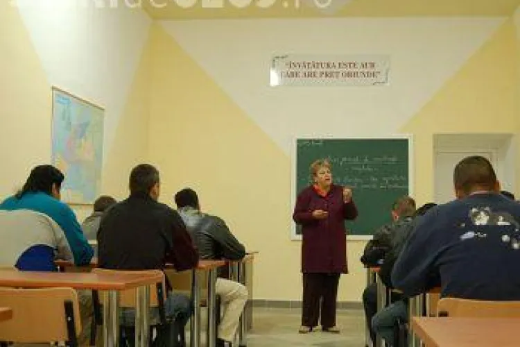 Detinutii de la Gherla au inceput si ei, astazi, scoala. Puscariasii merg la scoala pentru ca li se reduce pedeapsa