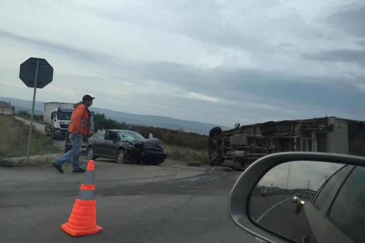 Accident SPECTACULOS pe centura Clujului! Un camion a fost răsturnat pe drum de un șofer - FOTO UPDATE
