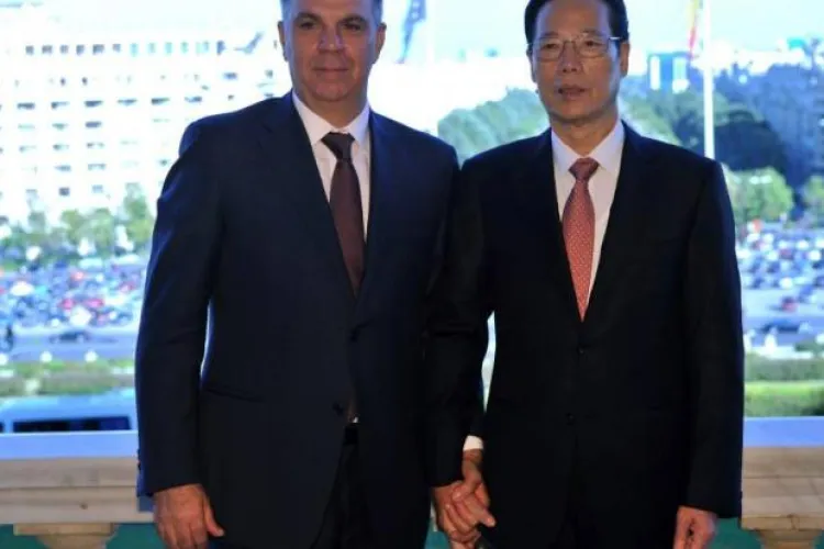 VALERIU ZGONEA a gafat într-o fotografie cu vicepremierul Chinei. PRIVIȚI detaliul
