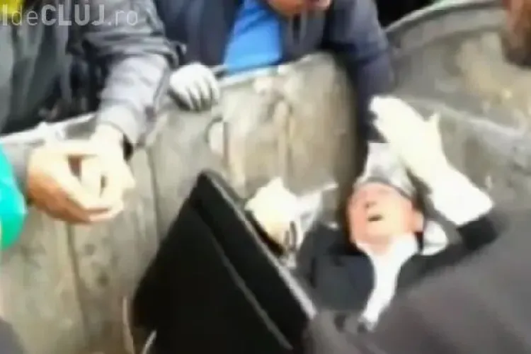 Politician aruncat la gunoi - VIDEO