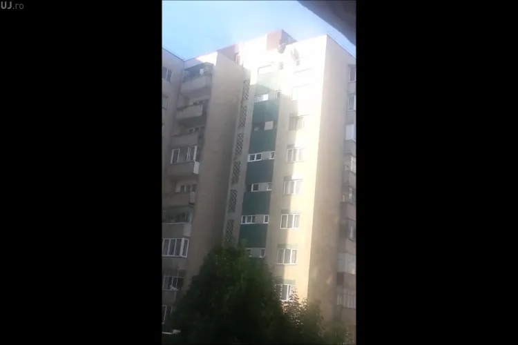 În Mănăștur se aruncă gunoaiele de pe bloc - VIDEO