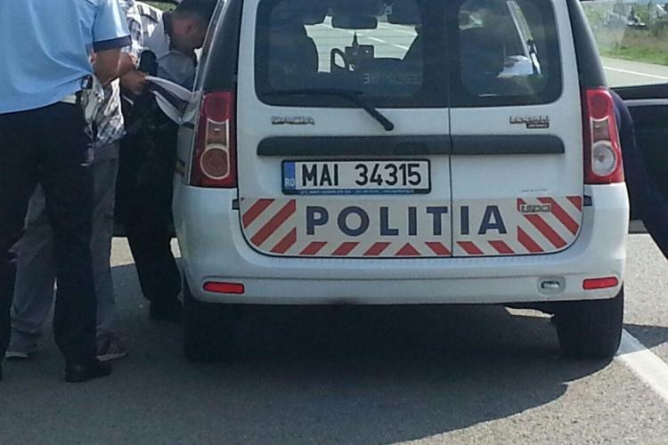 RUȘINE! Doi polițiști din Cluj au BĂTUT doi bătrâni! Șoferului de 78 de ani i-au pus cătușele - FOTO